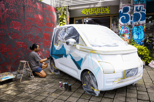 Keren, Mobil Listrik Wuling Air ev Jadi Grafiti Berjalan