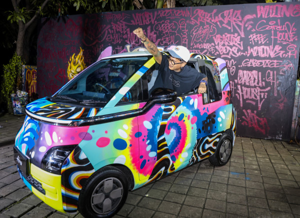 Keren, Mobil Listrik Wuling Air ev Jadi Grafiti Berjalan