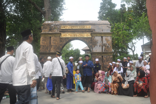 Menyambung Karomah dan Keberkahan di Makam Sunan Gunung Jati