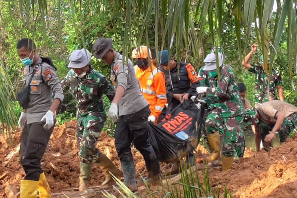 4 Korban Longsor Natuna Berhasil Dievakuasi, 18 Orang Masih Hilang