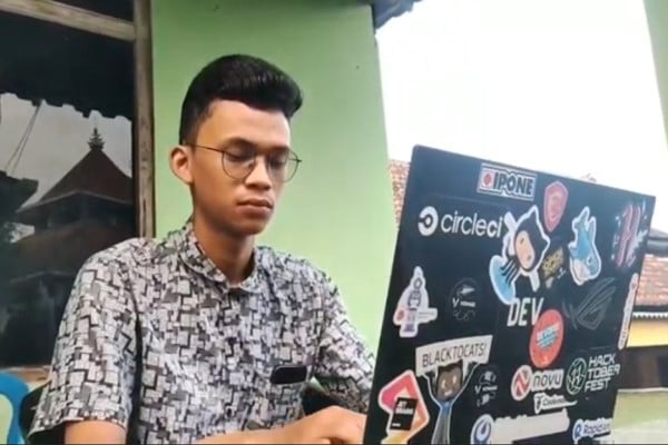 Keren! Ini Abdullah Mudzakir Pemuda Desa dari Semarang yang Temukan Bug pada Google