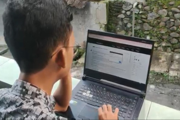 Keren! Ini Abdullah Mudzakir Pemuda Desa dari Semarang yang Temukan Bug pada Google
