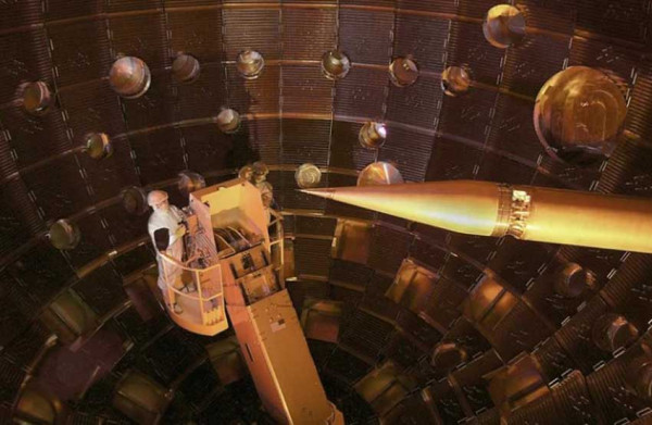 Rusia Nyalakan Laser Tsar Raksasa untuk Simulasi Ledakan Nuklir