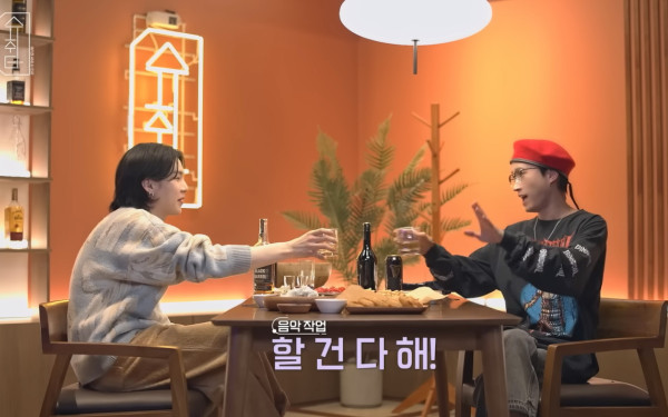 Bikin Gemes, Suga BTS Bantu Anak Tablo Epik High Kerjakan PR