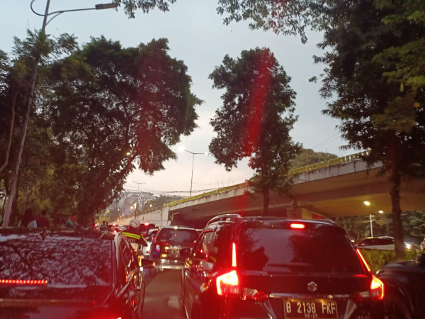 Konser BLACKPINK Segera Dimulai, Jalan Sekitar GBK Dikepung Kemacetan