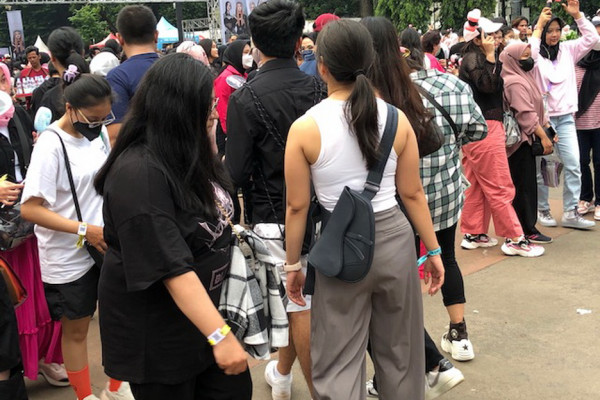 Jelang Konser BLACKPINK di GBK, Yuk Intip Outfit Keren Para Penggemar Berikut Ini