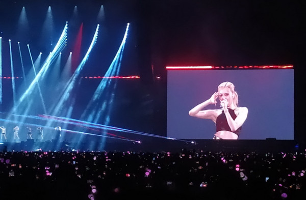 BLACKPINK Sukses Gemparkan GBK di Konser Hari Pertama, Tingkah Rose Bikin Gemas