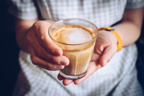 5 Minuman Penurun Asam Urat Paling Ampuh, Efektif Usir Nyeri
