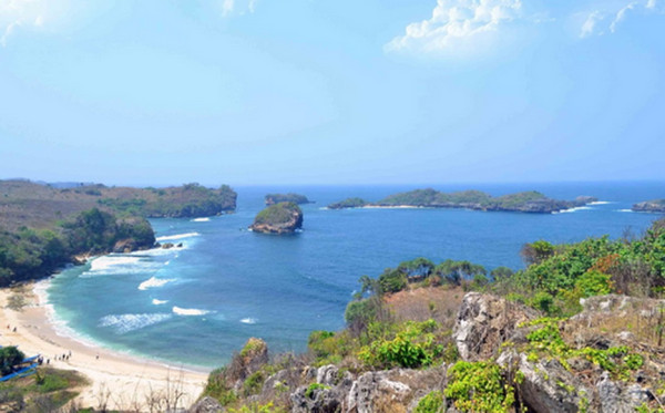 Pelesiran ke Blitar, Rugi jika Tidak Mengunjungi 5 Pantai yang Indah Ini