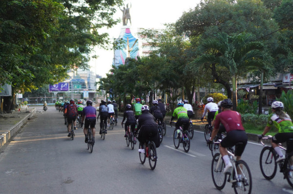 Group Ride Indonesia ke-4 GFNY Mandalika dan GFNY Bali-IFG Life Sambangi Makassar: Menikmati Kota Bersejarah