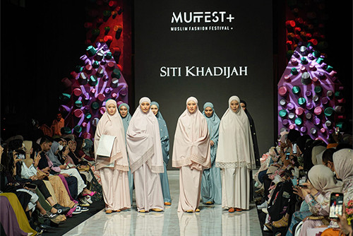 Utamakan Kenyamanan, Mukena Siti Khadijah Didesain Minimalis namun Tetap Berkelas
