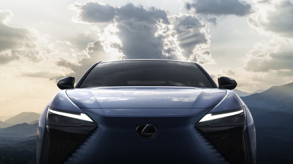 The All New Lexus RZ Hadir Perdana di Pameran GJAW 2023
