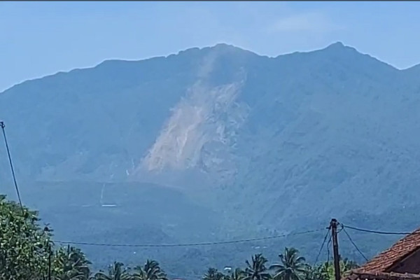 Dinding Gunung Galunggung Longsor Timbun Danau Kawah, Begini Penampakannya