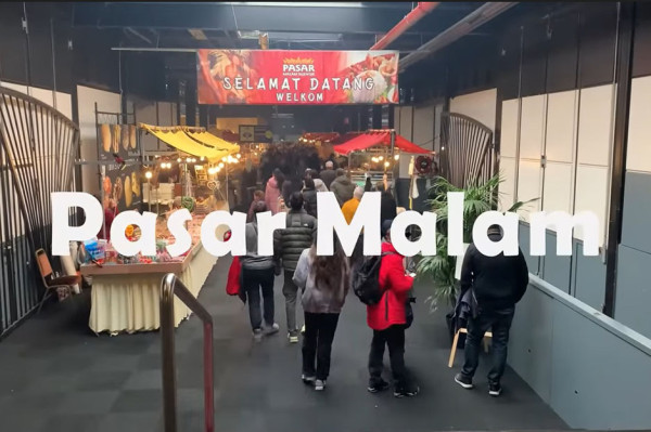 Sandy Walsh Cicipi Bakwan hingga Lemper di Pasar Malam Indonesia di Belanda