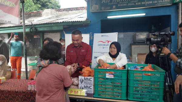 MNC Peduli dan PT Berdikari Salurkan Makanan Bergizi Cegah Stunting, Warga: Alhamdulillah, Kita Senang Banget