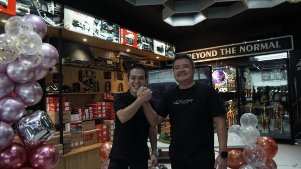 Resmi Sinergi, Venom Auto Garage Pluit Kini Pajang Produk Aksesoris Otoproject