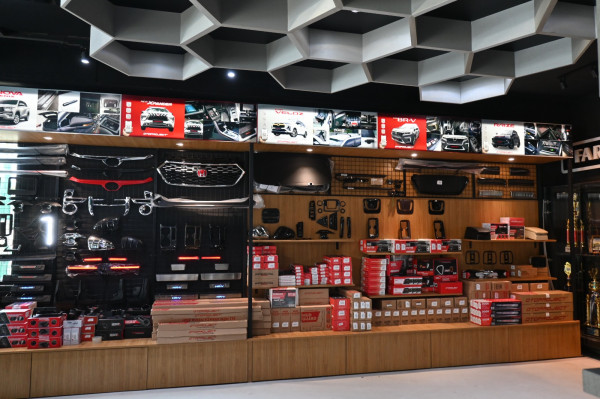 Resmi Sinergi, Venom Auto Garage Pluit Kini Pajang Produk Aksesoris Otoproject