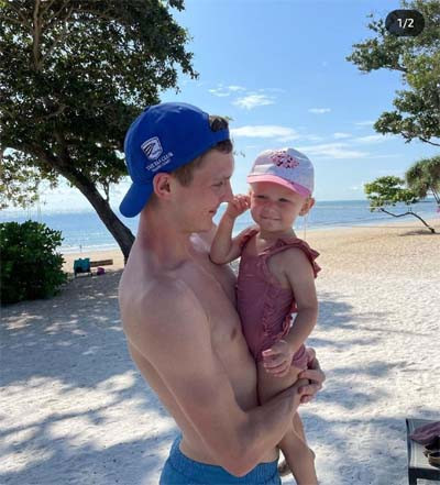 6 Potret Vega Rohde Axelsen, Anak Viktor Axelsen yang Menggemaskan