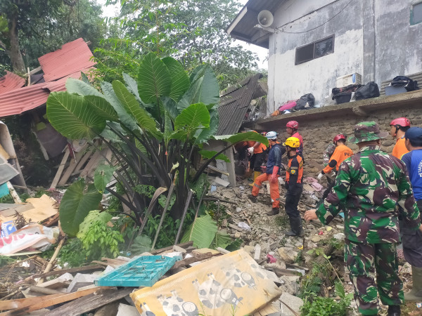 Penampakan Tebing Jalur Rel Kereta Api Longsor di Bogor Menimpa 5 Rumah
