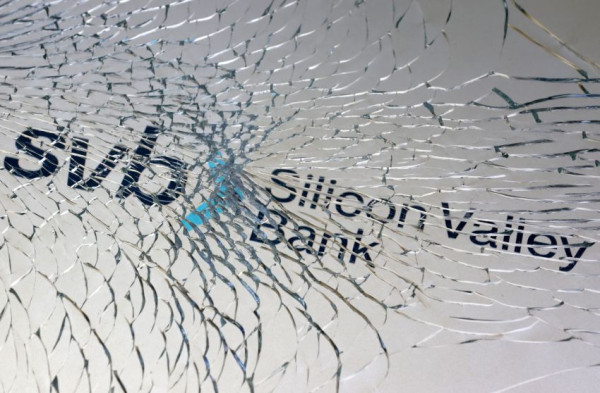 Kolapsnya SVB Picu Saham-saham Perbankan Global Berjatuhan