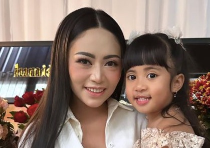 Dihujat Netizen Gegara Pakai Makeup Terlalu Tebal, Rachel Vennya: Bikin Aku Down