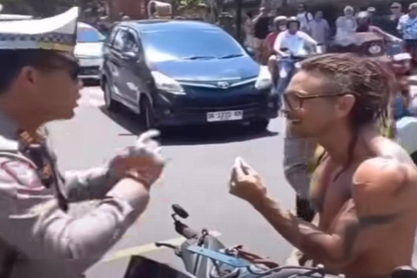Tertangkap Langgar Lalu Lintas, Bule Amerika Bentak Kasatlantas Polres Gianyar