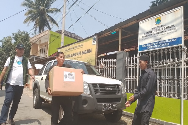 Dukung Penguatan Literasi, MNC Peduli Salurkan Bantuan Buku Bacaan untuk Rumah Literasi Sagara