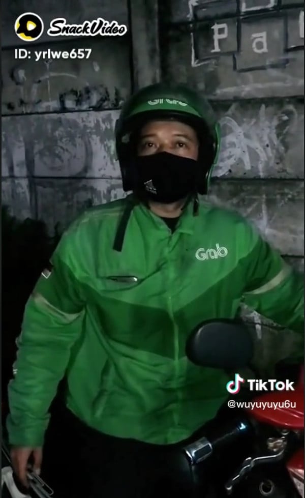 Viral! Driver Ojol Bawa Penumpang Hantu, Nekat Nagih Ongkos ke Kuburan Sambil Emosi