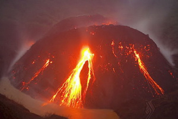 4 Legenda Gunung Berapi di Tanah Jawa, dari Merapi hingga Kelud