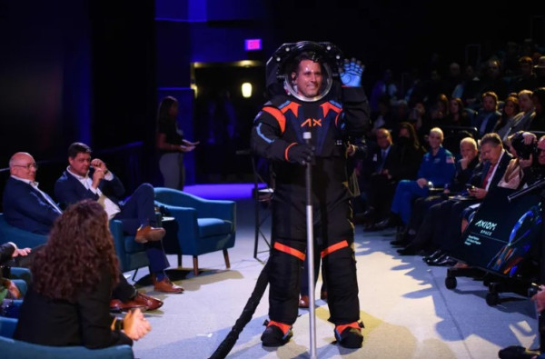 Warna Hitam dan Bikin Astronot Nyaman, Ini Desain Baju Luar Angkasa Baru NASA