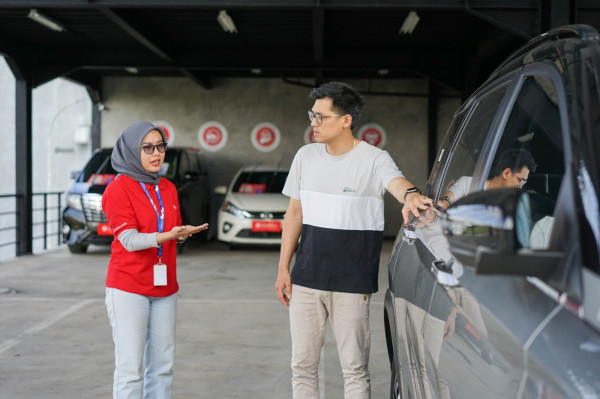 Ramaikan Bursa Mobil Bekas Jelang Lebaran, Caroline Buka Flagship Store di Serpong