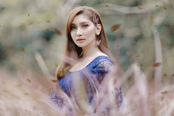 Seperti Aurelie Moeremans, 5 Artis Indonesia Ini Pernah Idap Tumor