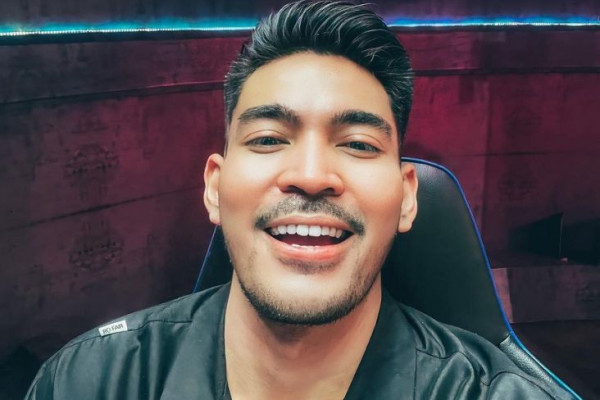 Seperti Aurelie Moeremans, 5 Artis Indonesia Ini Pernah Idap Tumor