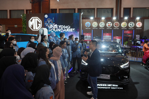 Mobil Listrik MG 4 EV Jadi Magnet Anak Muda di GJAW 2023