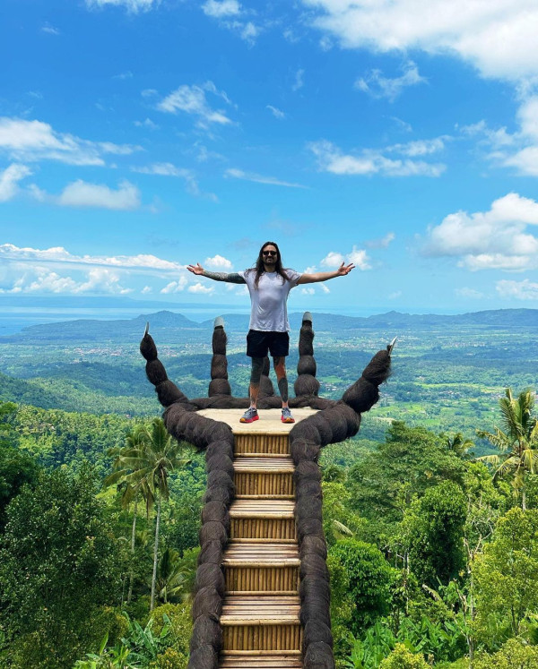 Bulan Madu di Bali, Jay Weinberg Drummer Slipknot Sebut Indonesia Tempat Paling Indah