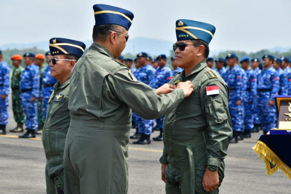 KSAL Terima Wing Penerbang TNI AU: Terima Kasih, Ini Kebanggaan bagi Saya