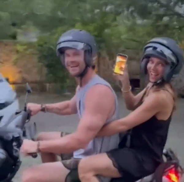 Chris Hemsworth Naik Motor Pakai Helm di Bali, Kasih Contoh Baik untuk Bule Edan