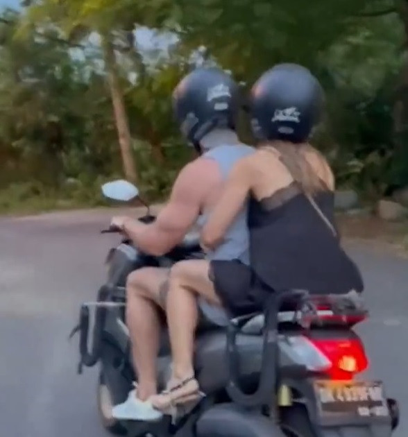 Chris Hemsworth Naik Motor Pakai Helm di Bali, Kasih Contoh Baik untuk Bule Edan