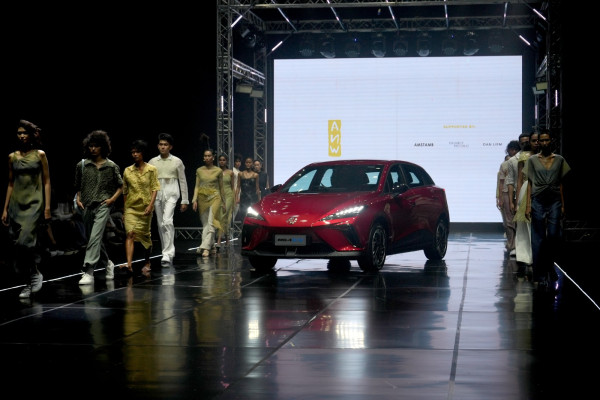 Bikin Kejutan, MG4 EV Jadi Bintang Catwalk Jakarta Auto Runway