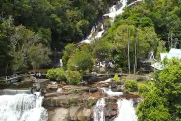 Bak Pecahan Surga, Ini Kecantikan Air Terjun Terumbun di Hutan Kepulauan Anambas