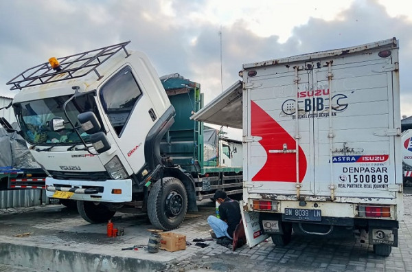 Isuzu Muluskan Cuan Tambang di Kondisi Menantang