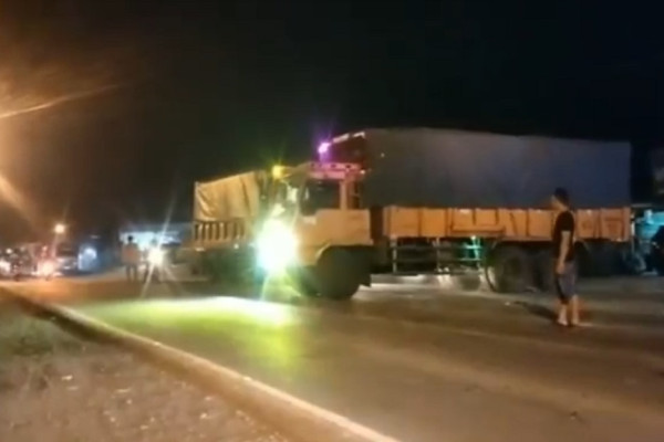 Blokade Jalan, Warga Lahat Paksa Truk Batu Bara Putar Balik