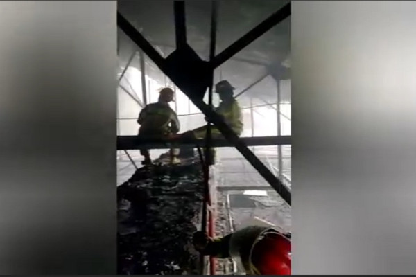 Pabrik Tekstil di Purwakarta Terbakar, Karyawan Panik Berhamburan