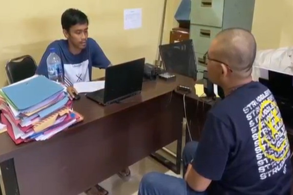 Sadis! Pria di Pandeglang Ancam Penggal Pemotor Pakai Golok