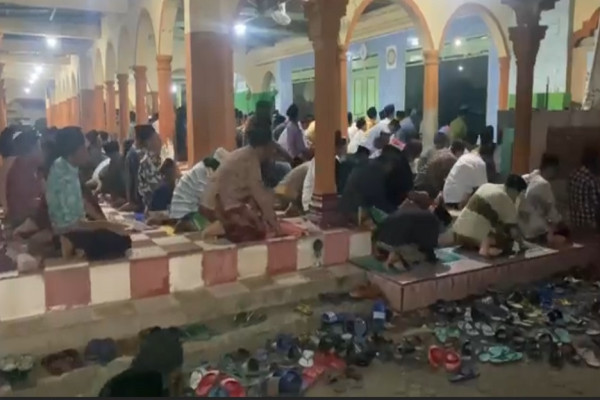 Salat Tarawih Super Kilat, 23 Rakaat Dilaksanakan Kurang Dari 10 Menit