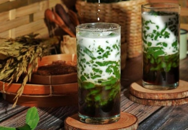 7 Jenis Es Tradisional Khas Indonesia yang Kerap Dijadikan Menu Takjil, Nomor 6 Renyah saat Digigit