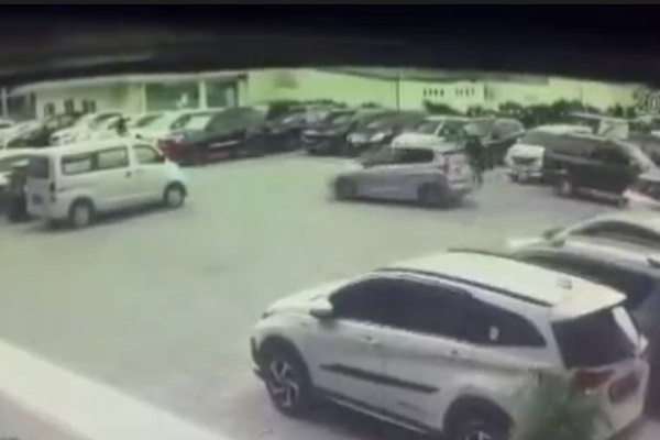 Viral! Mobil Dokter Terekam CCTV Disikat Maling saat Parkir di Rumah Sakit