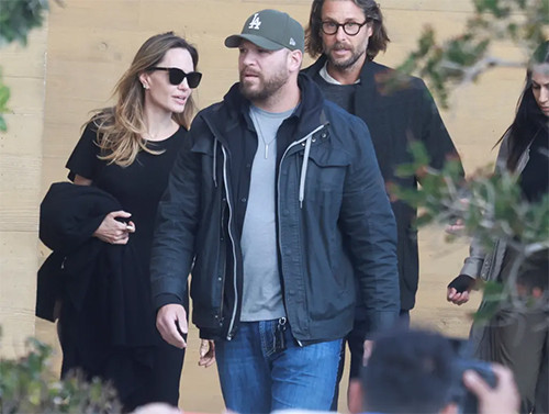 Angelina Jolie Keciduk Makan Siang 3 Jam Bareng Miliarder David Mayer de Rothschild, Kencan?