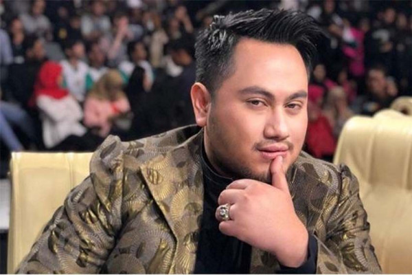 4 Artis Indonesia yang Punya Orangtua Angkat, Nomor 3 Berjasa Banget