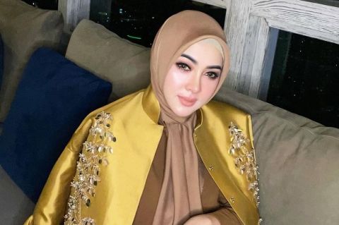 4 Artis Indonesia yang Punya Orangtua Angkat, Nomor 3 Berjasa Banget